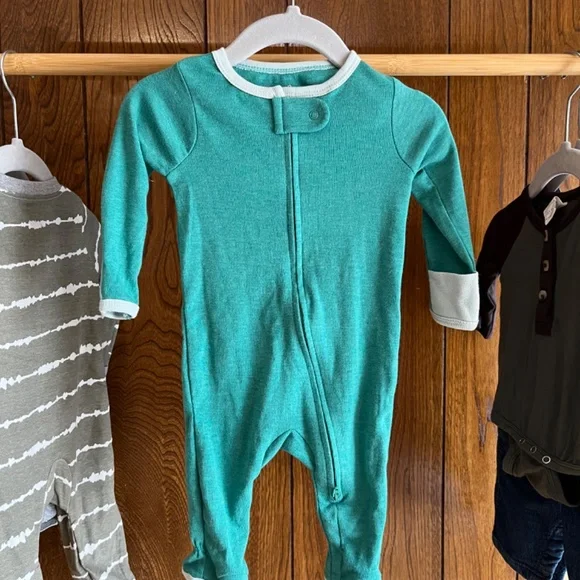 Converse, Carhartt, Kate Quinn and more (0-3 Months Baby Bundle) - Picture 5 of 7